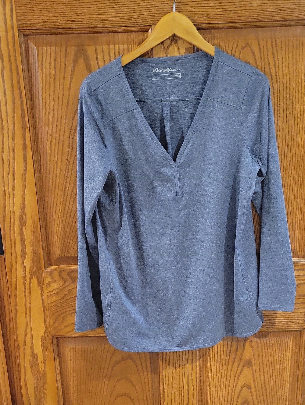 Womens Eddie Bauer V- Neck Technical Tunic Top In Size Large.
